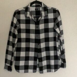 Uniqlo plaid black and white button down flannel shirt Size M